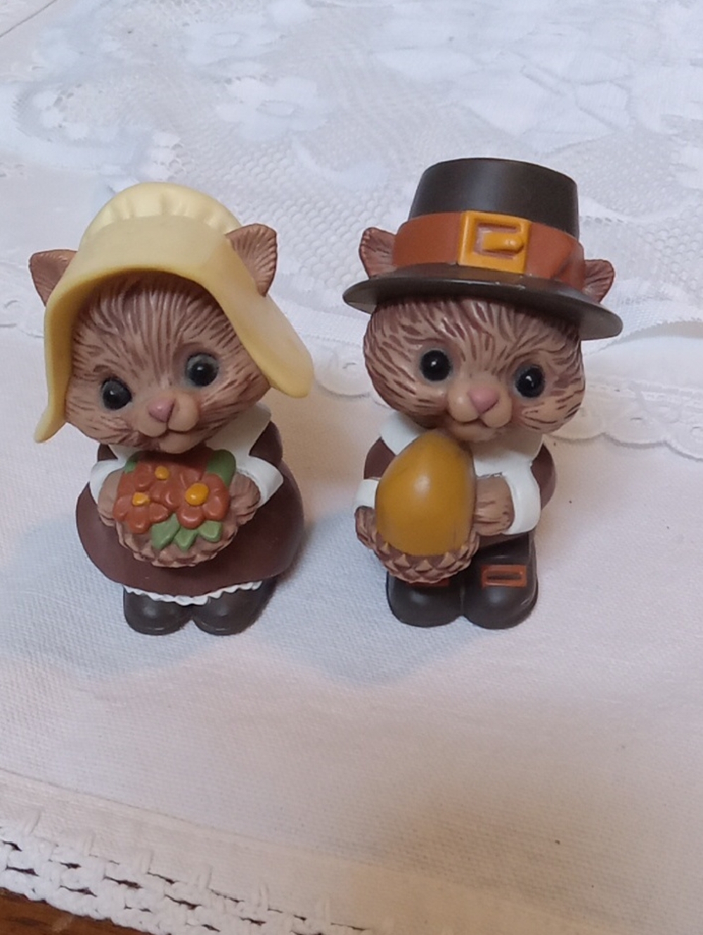 Thanksgiving Pilgrim Chipmunk Salt & Pepper